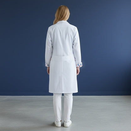 Bata Medica Antifluido Dama AMB Decoracion en puño