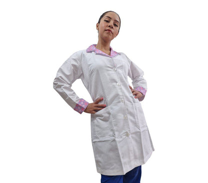 Bata Medica Dama Ceci Decoracion Flores Lilas y Margaritas ENF