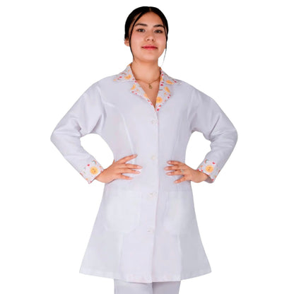 Bata Medica Blanca Dama Figuras Marbella AMB